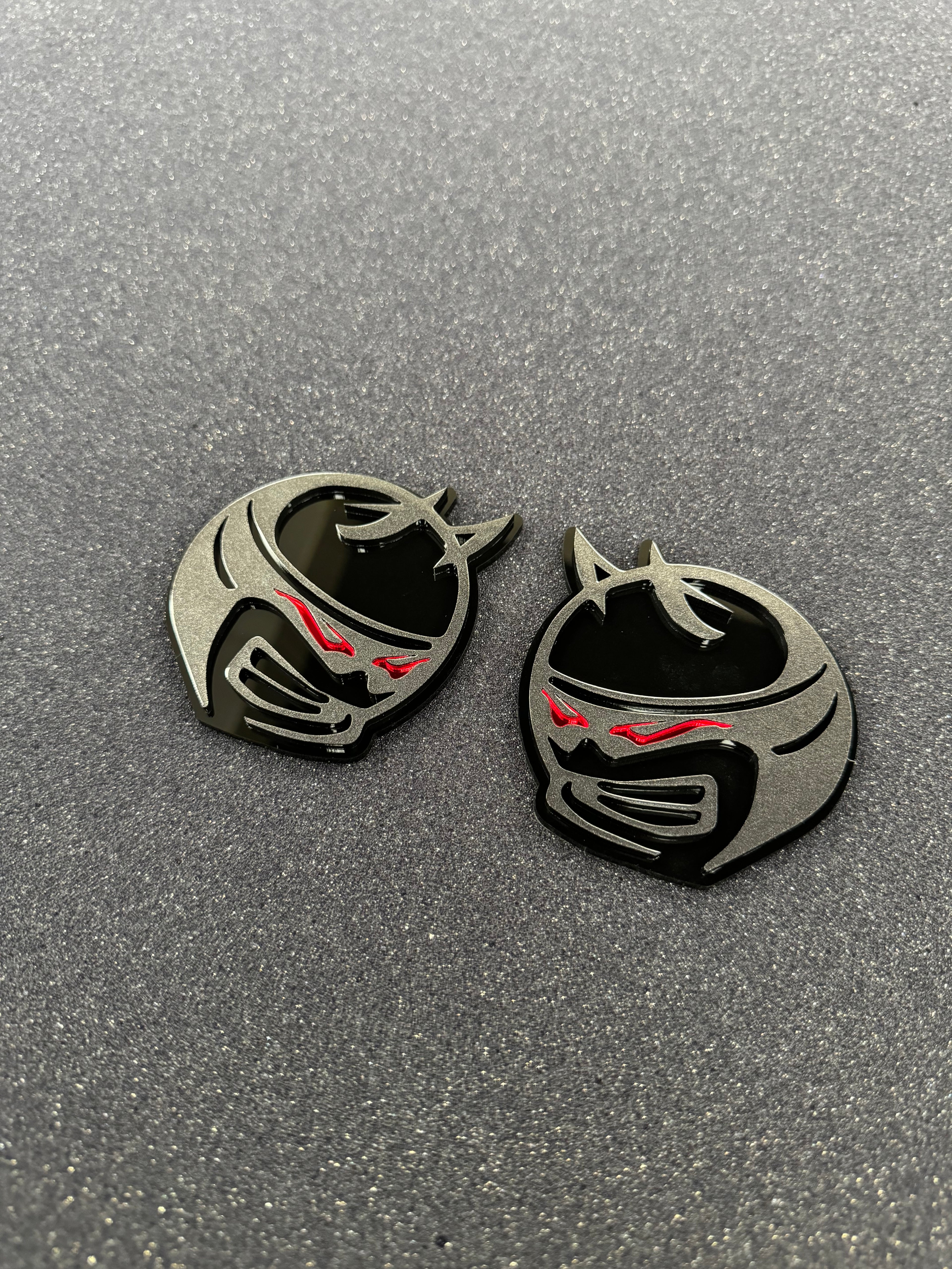 Scat pack horned bee head pair