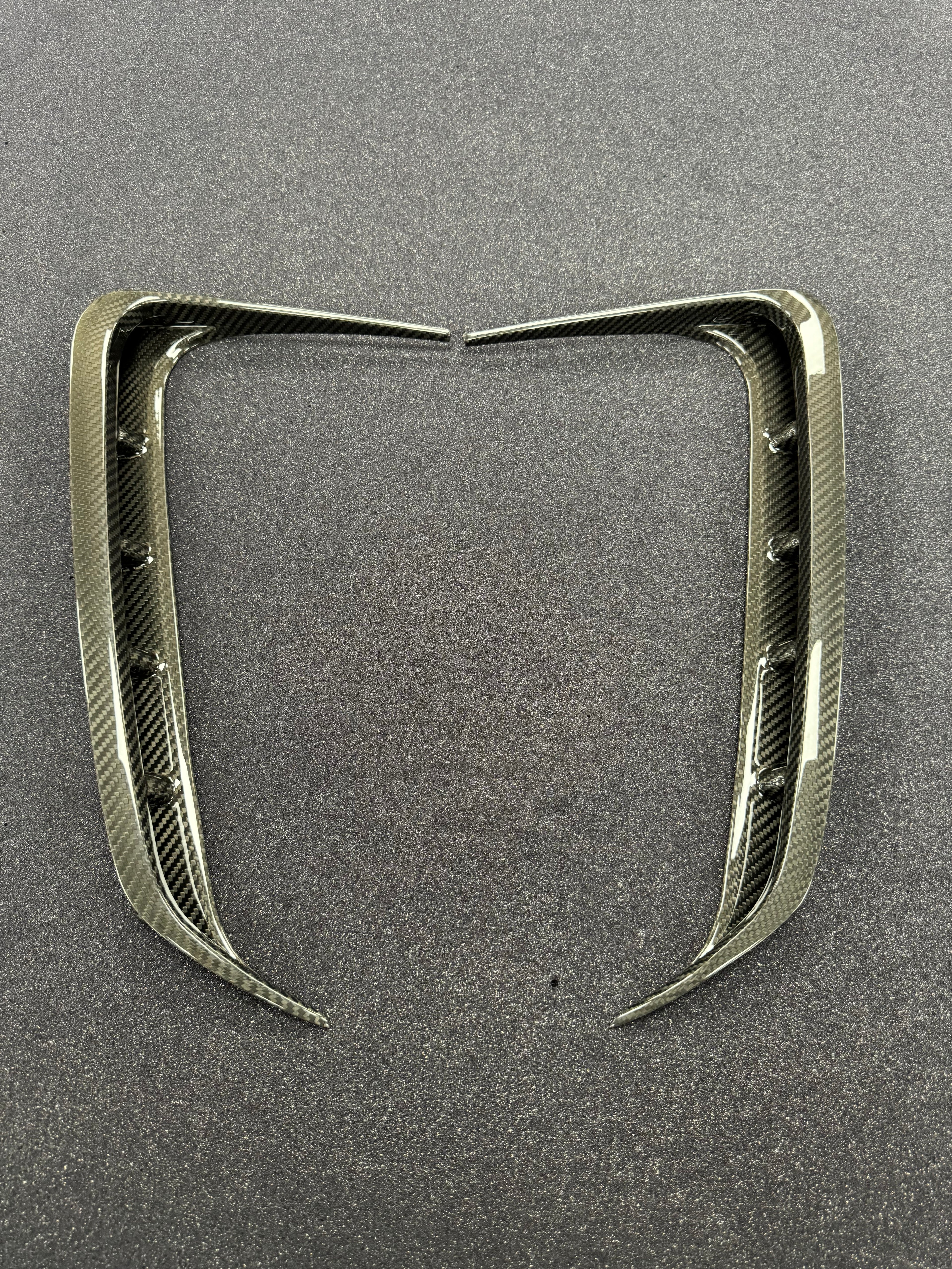 RAM TRX / RHO carbon fiber taillight vent covers