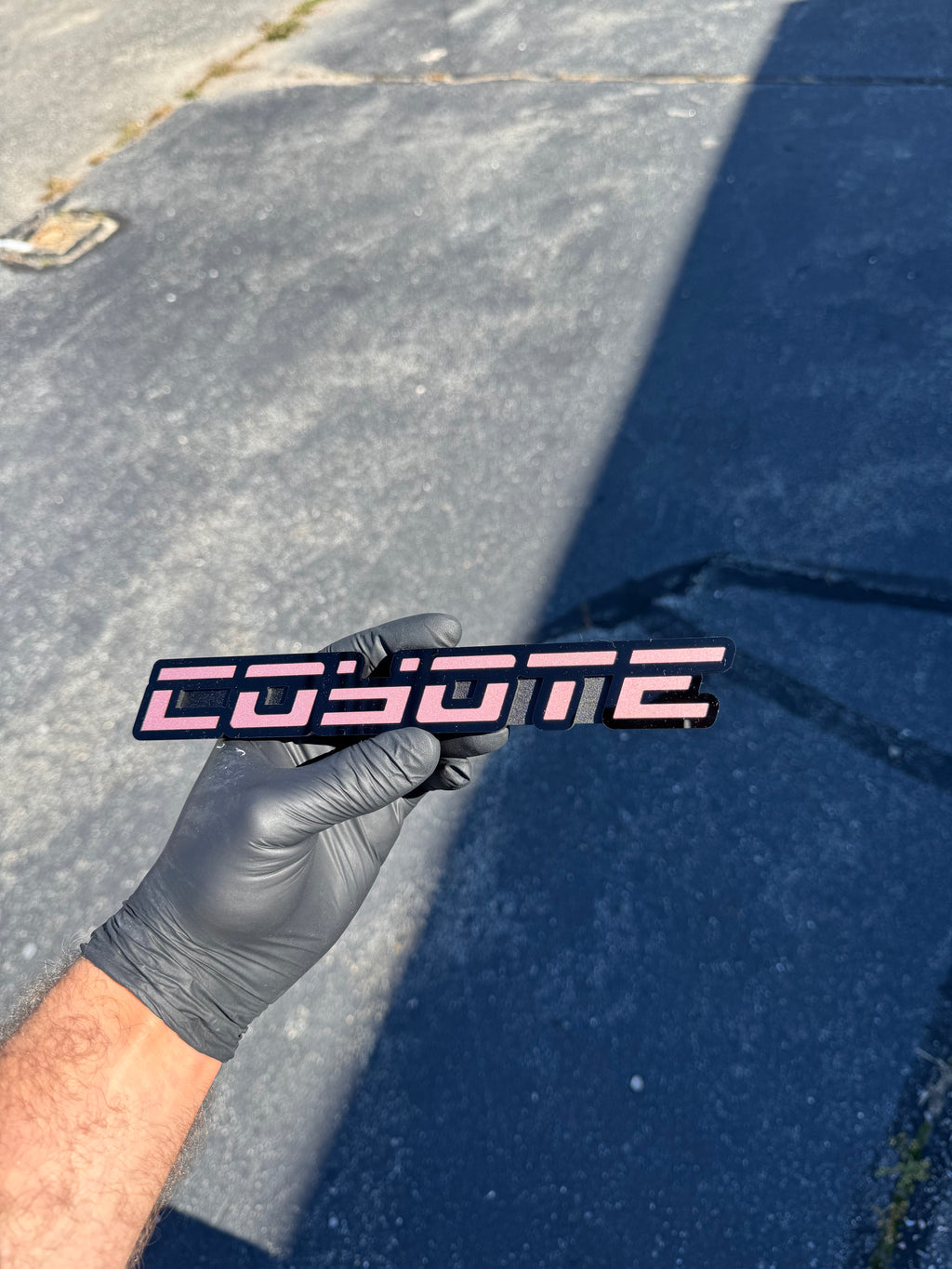 Coyote text grille badge