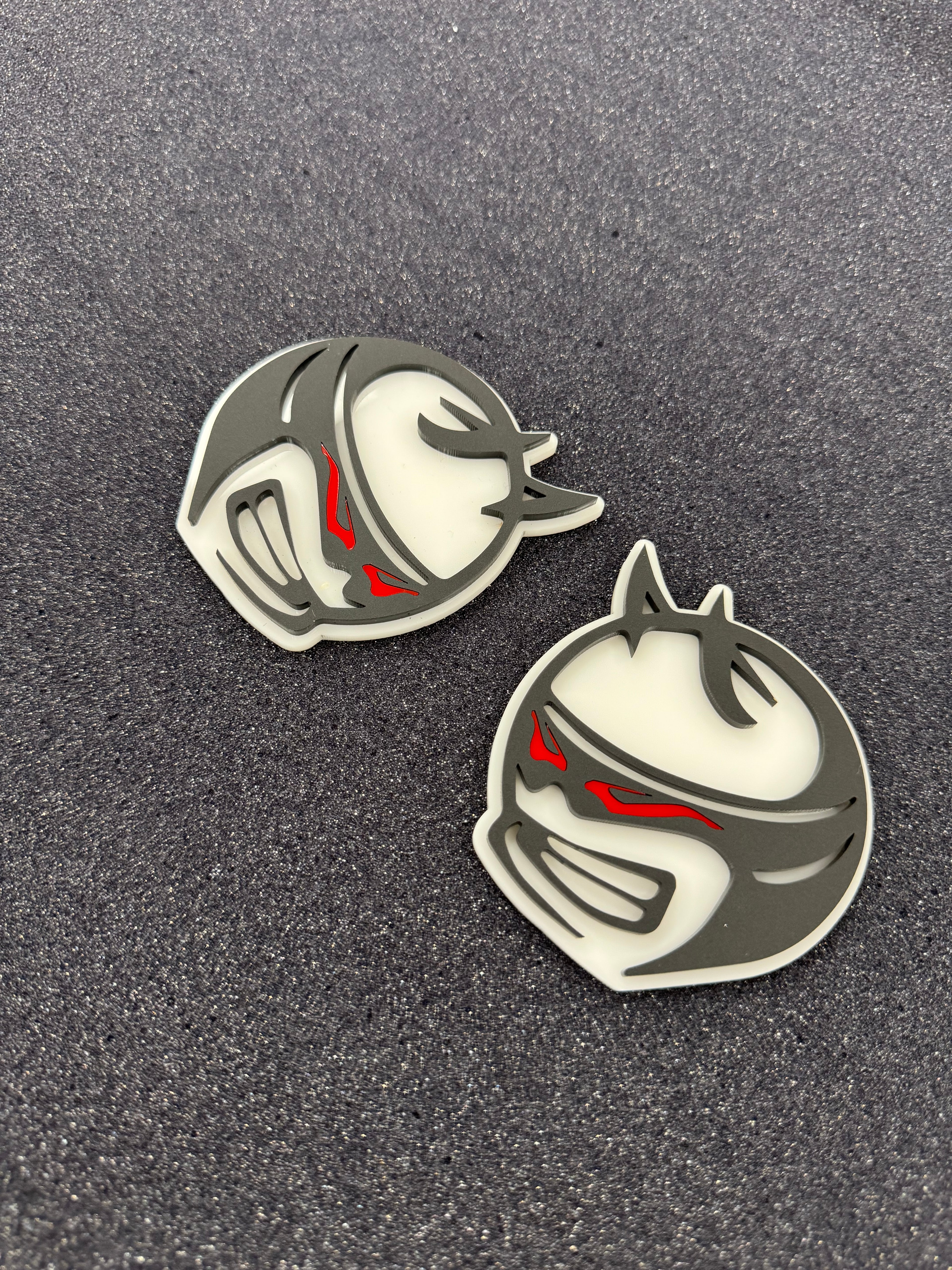 Scat pack horned bee head pair