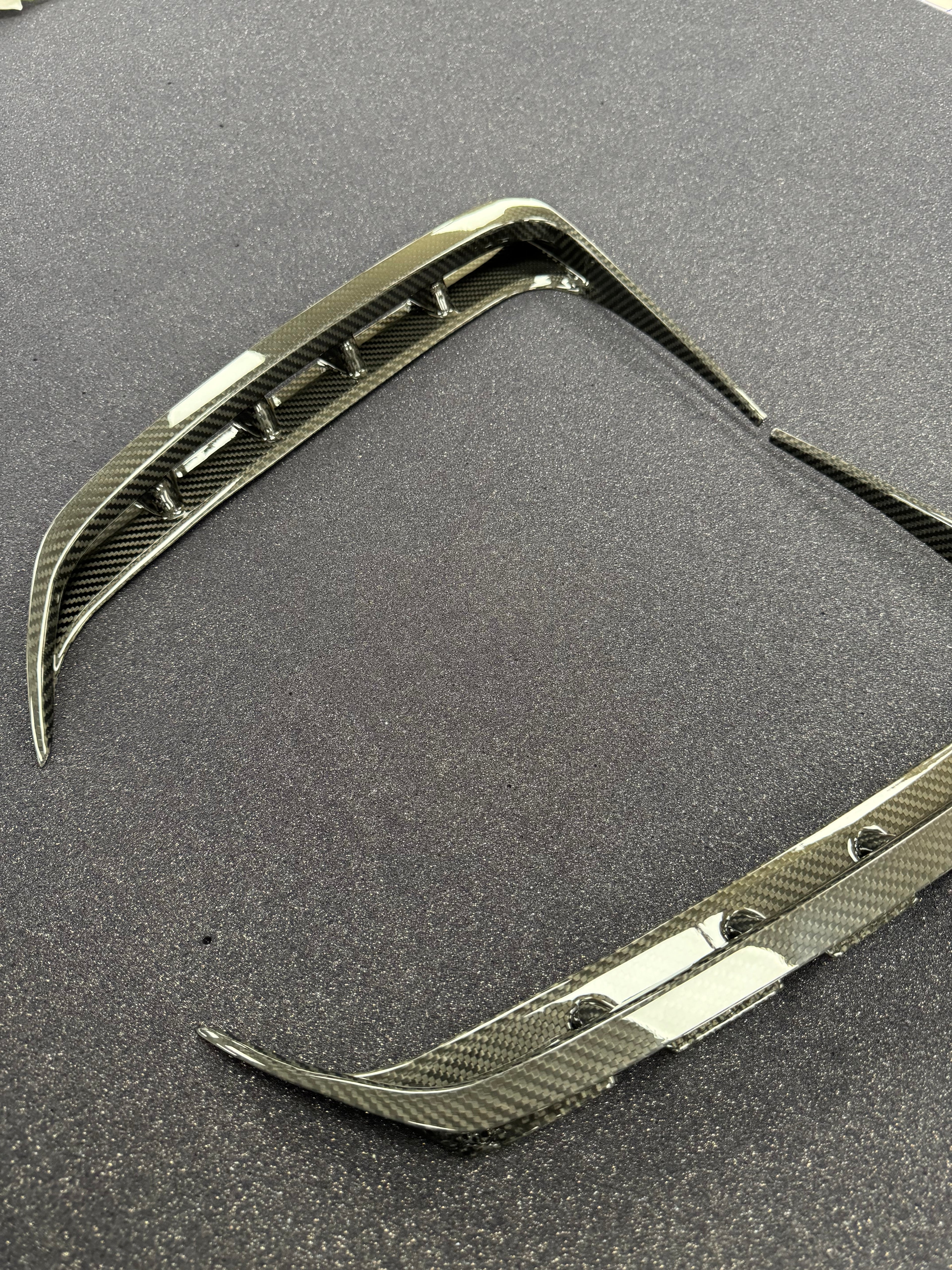 RAM TRX / RHO carbon fiber taillight vent covers