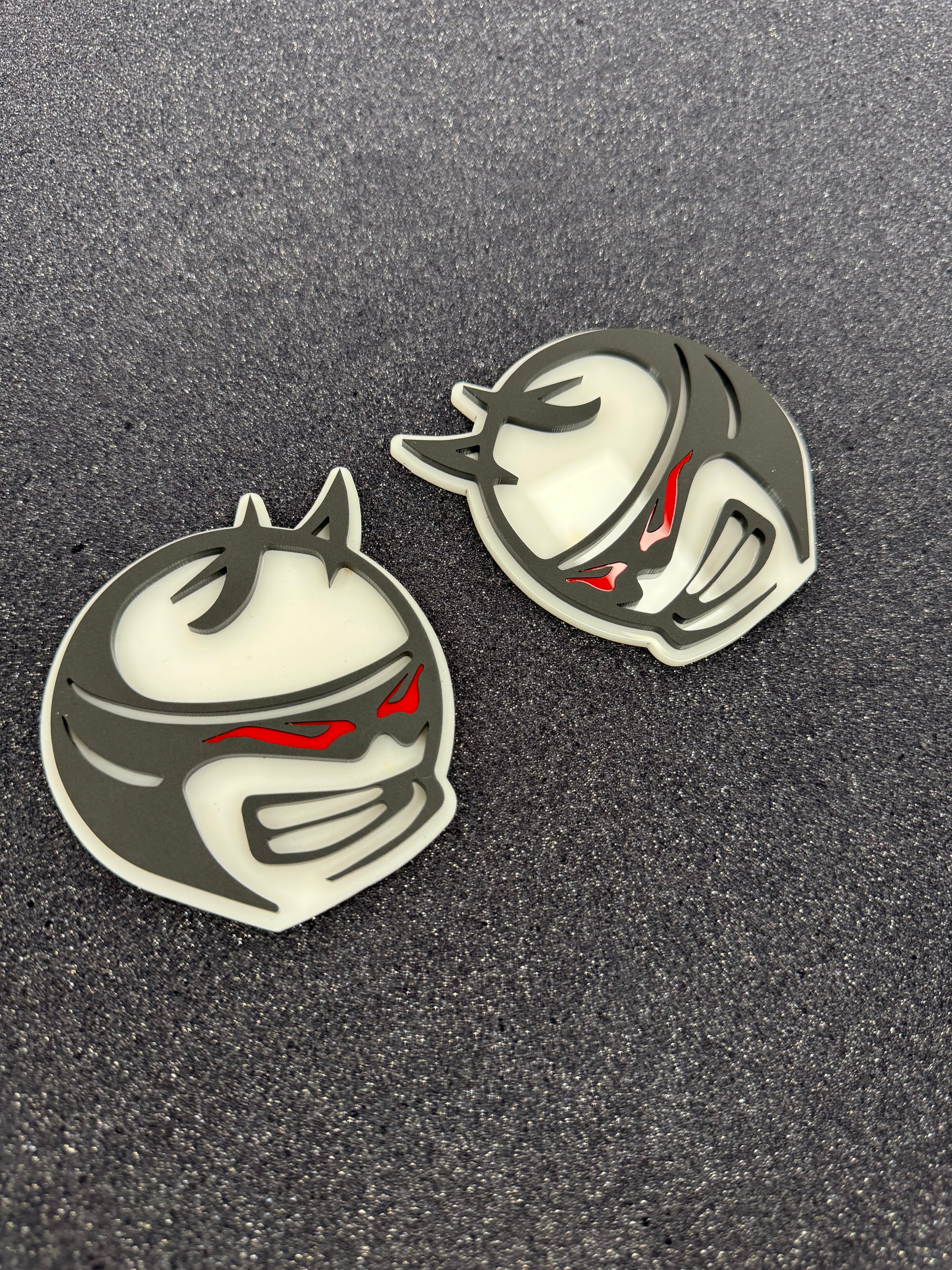 Scat pack horned bee head pair