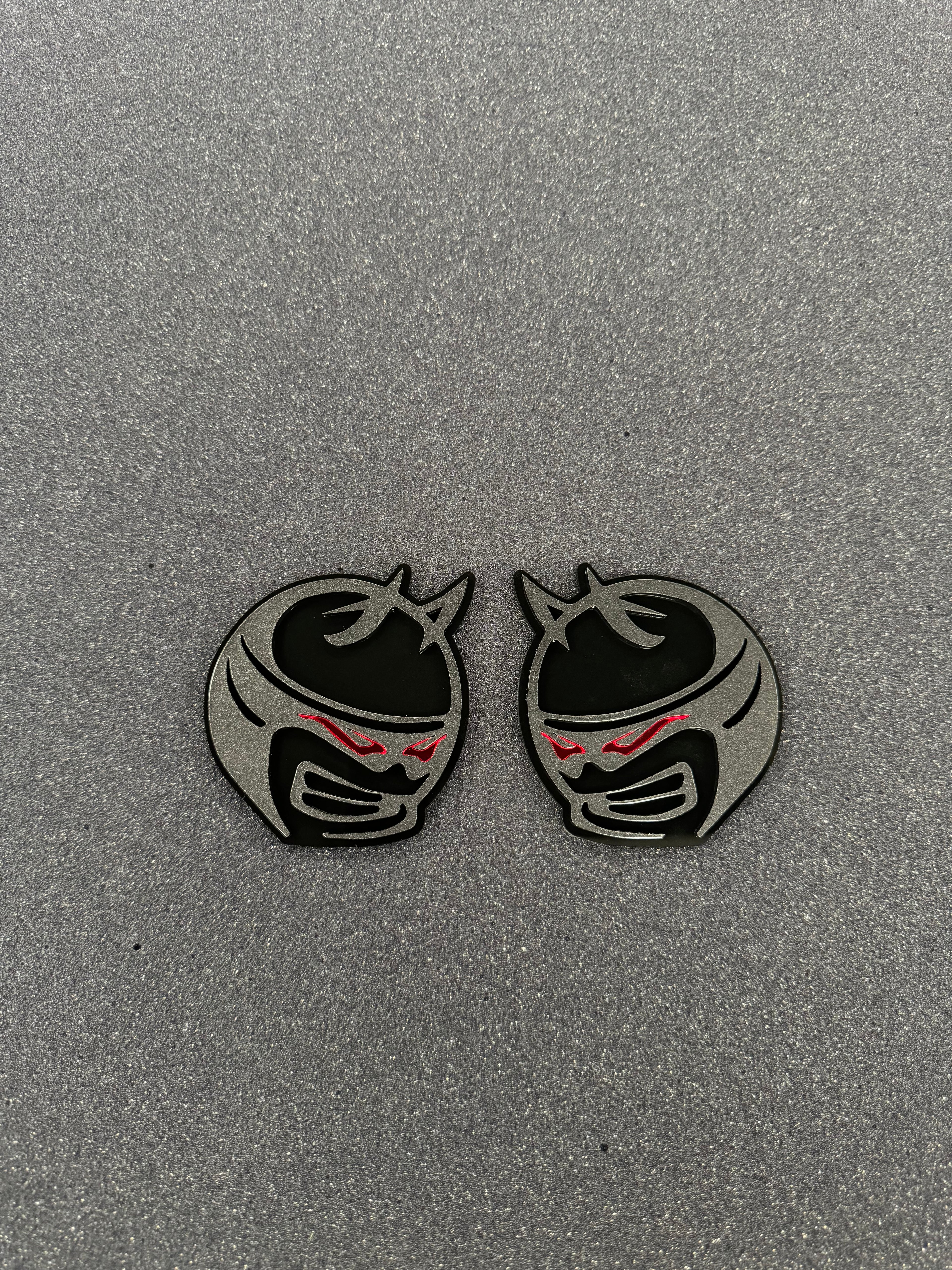 Scat pack horned bee head pair