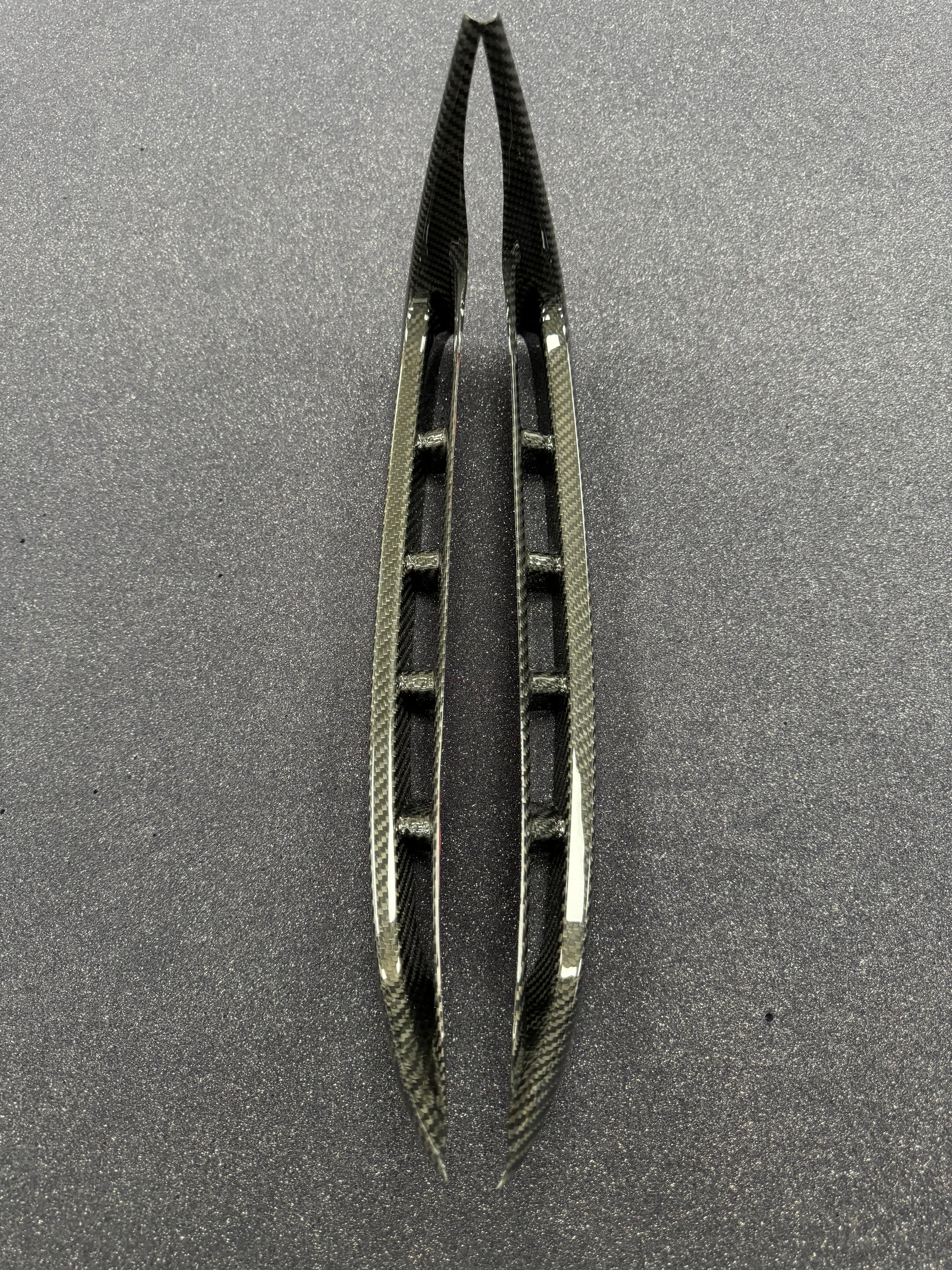 RAM TRX / RHO carbon fiber taillight vent covers