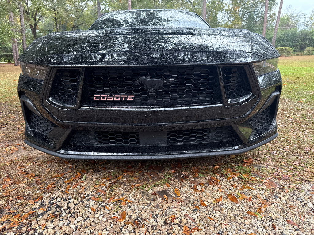 Coyote text grille badge