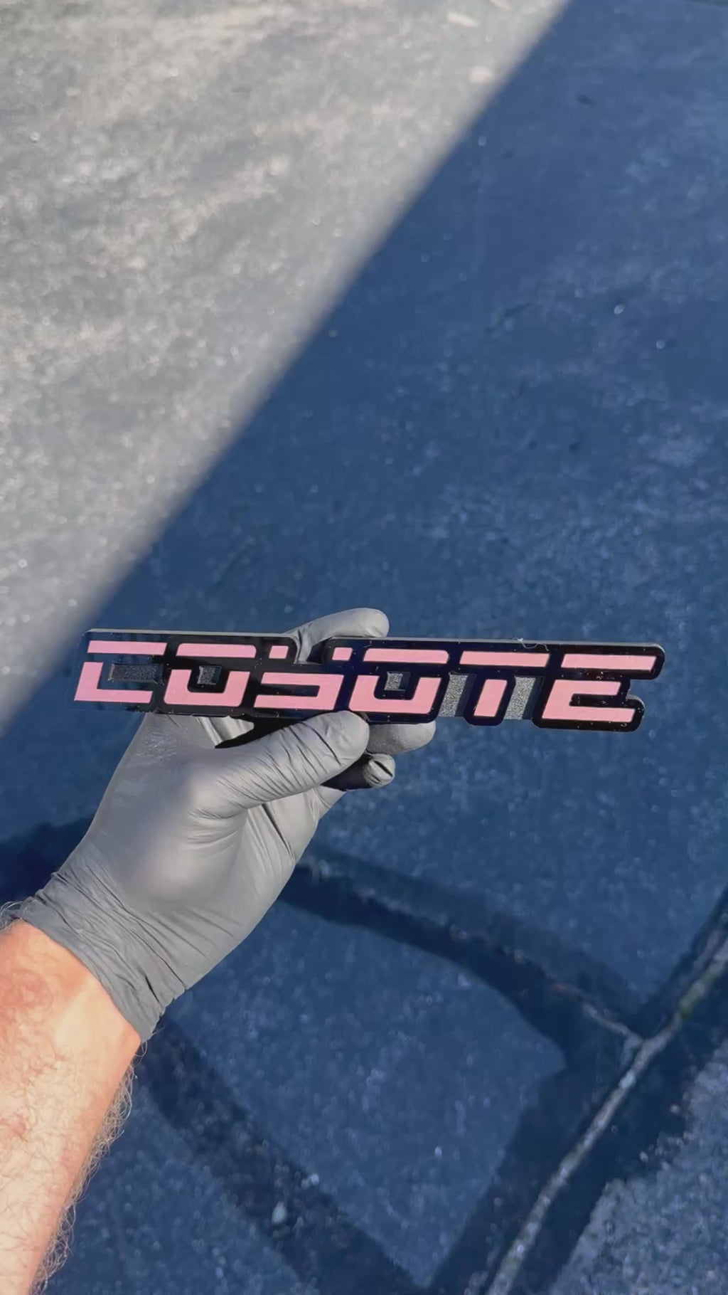 Coyote text grille badge